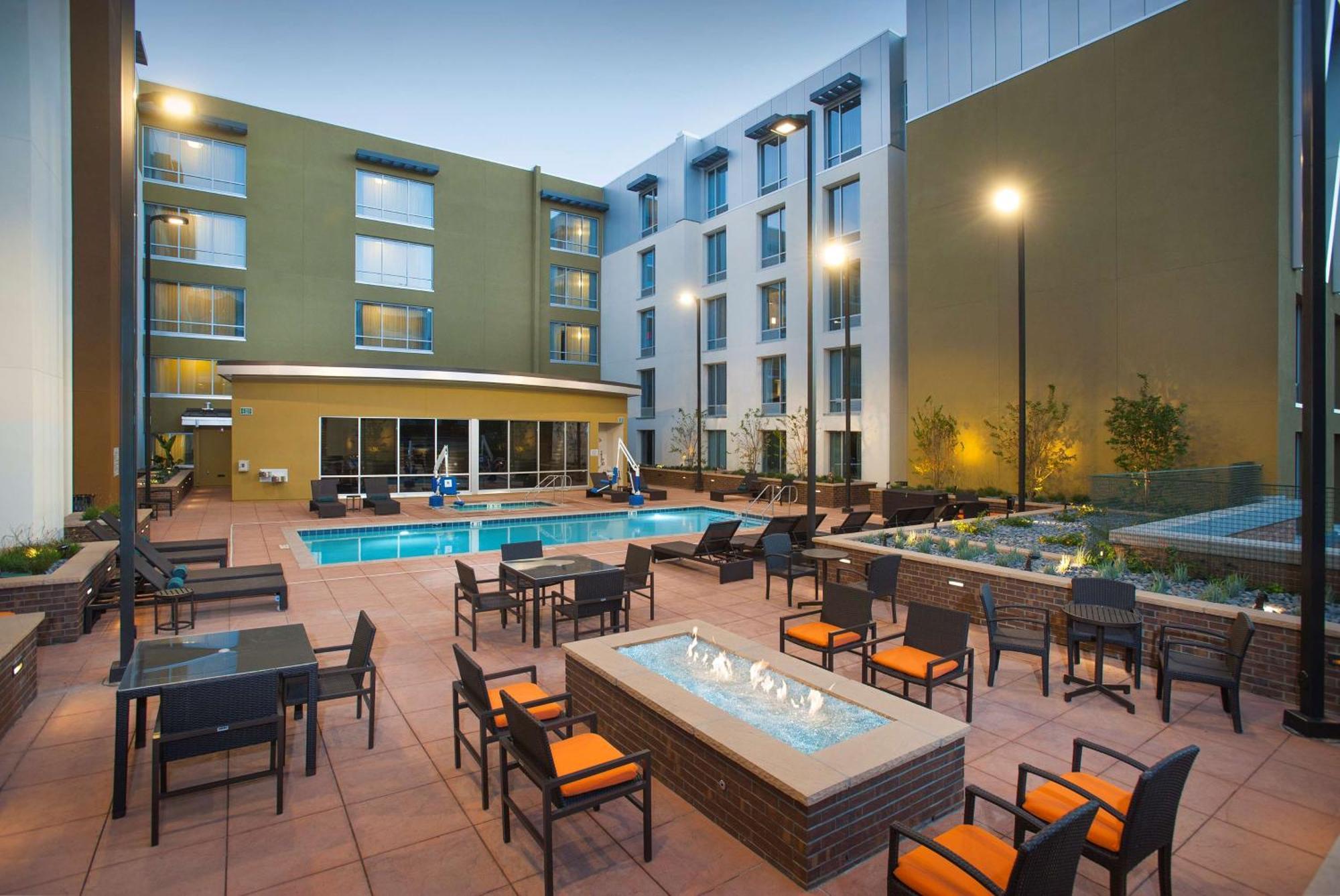 Hilton Garden Inn Burbank Los Angeles Bagian luar foto