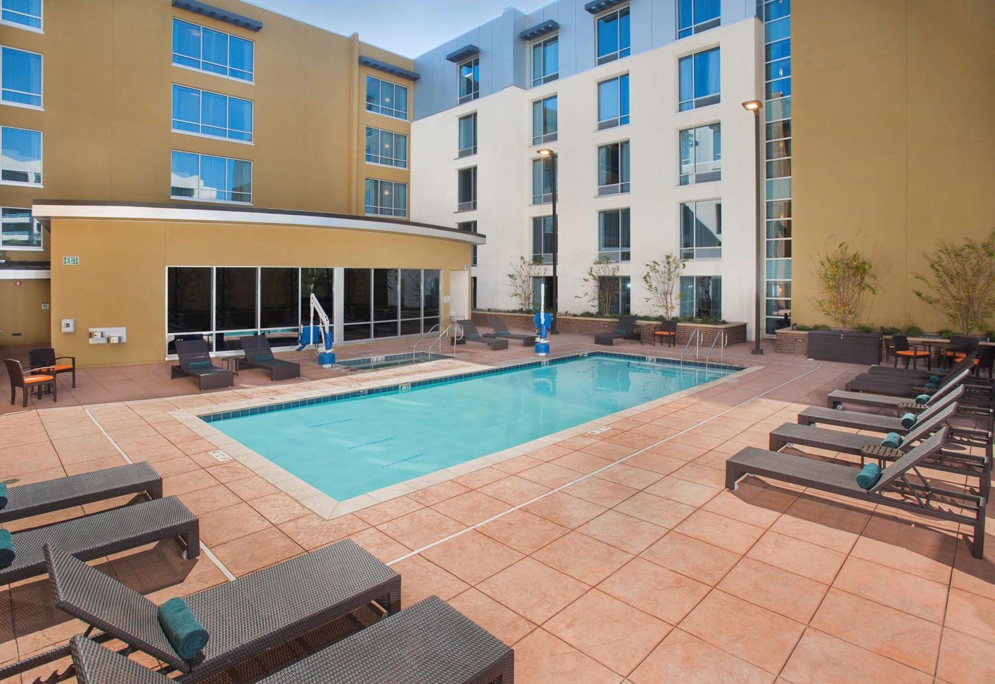 Hilton Garden Inn Burbank Los Angeles Bagian luar foto